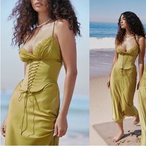 House of cb dress SALMA
SATIN SLIP DRESS